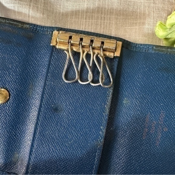 Louis Vuitton Monogram 4 Ring Key holder. Blue Epi leather. - Picture 5 of 10